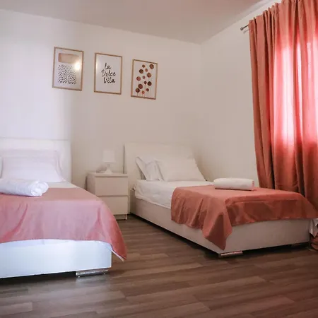 House Relax And Have Fun - For Big Groups * Kaštel Novi