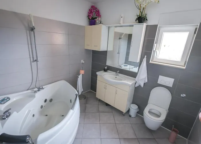 House Relax And Have Fun - For Big Groups Willa Kaštel Novi